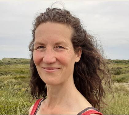 Amanda smiling in a natural outdoor setting, reflecting her calm and friendly support